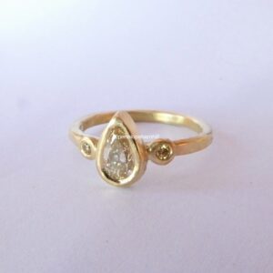 Champagne diamond pear ring; .470ct VS2 C1 colour with two yellow diamonds in 18ct gold. Size N