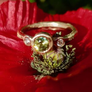 Chloris ring with Australian parti sapphire and E VS diamonds; 18ct red and 9ct yellow gold. Size N 3/4.