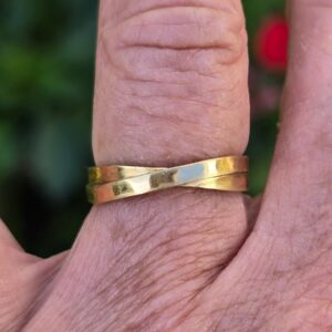 Kimono ring; 18ct yellow gold. Size M 1/2