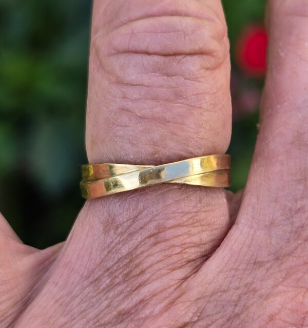 Kimono ring; 18ct yellow gold. Size M 1/2