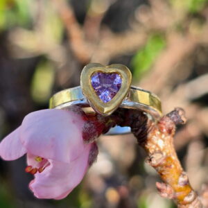 Star Struck heart ring; .82 pink sapphire, fine silver, 24ct gold. Size Q 1/2